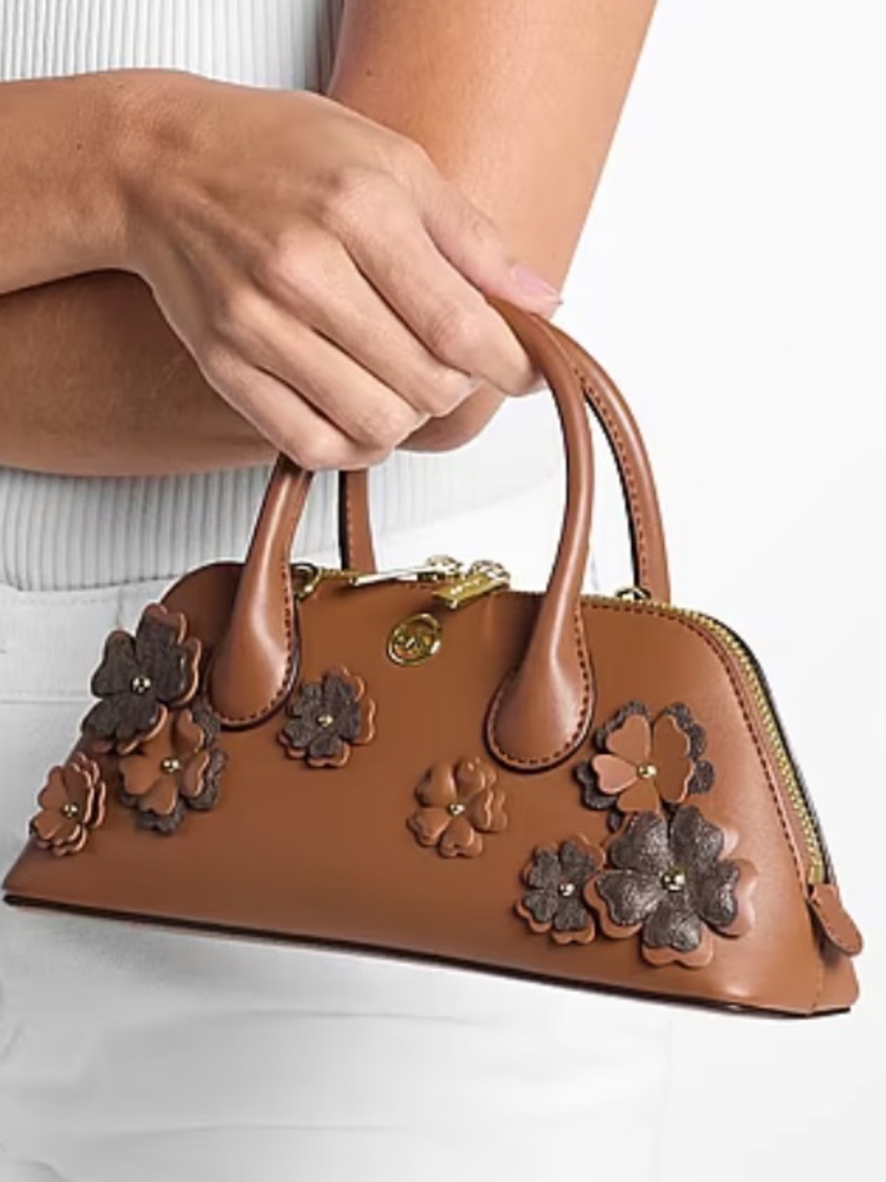 MICHAEL KORS Petra Sm Signature Logo Floral Embellished Crossbody
Luggage
NWT - Picture 4 of 15